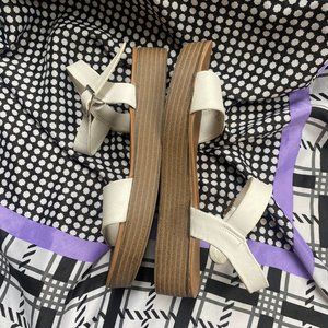 Cushionaire Womens White Platform Sandal 7.5 - Almost New